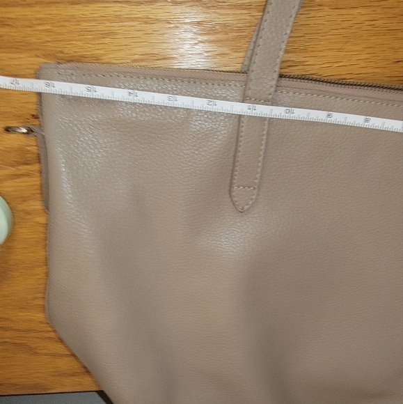Cuyana Revive genuine leather Tote with gold monogram - Picture 8 of 15